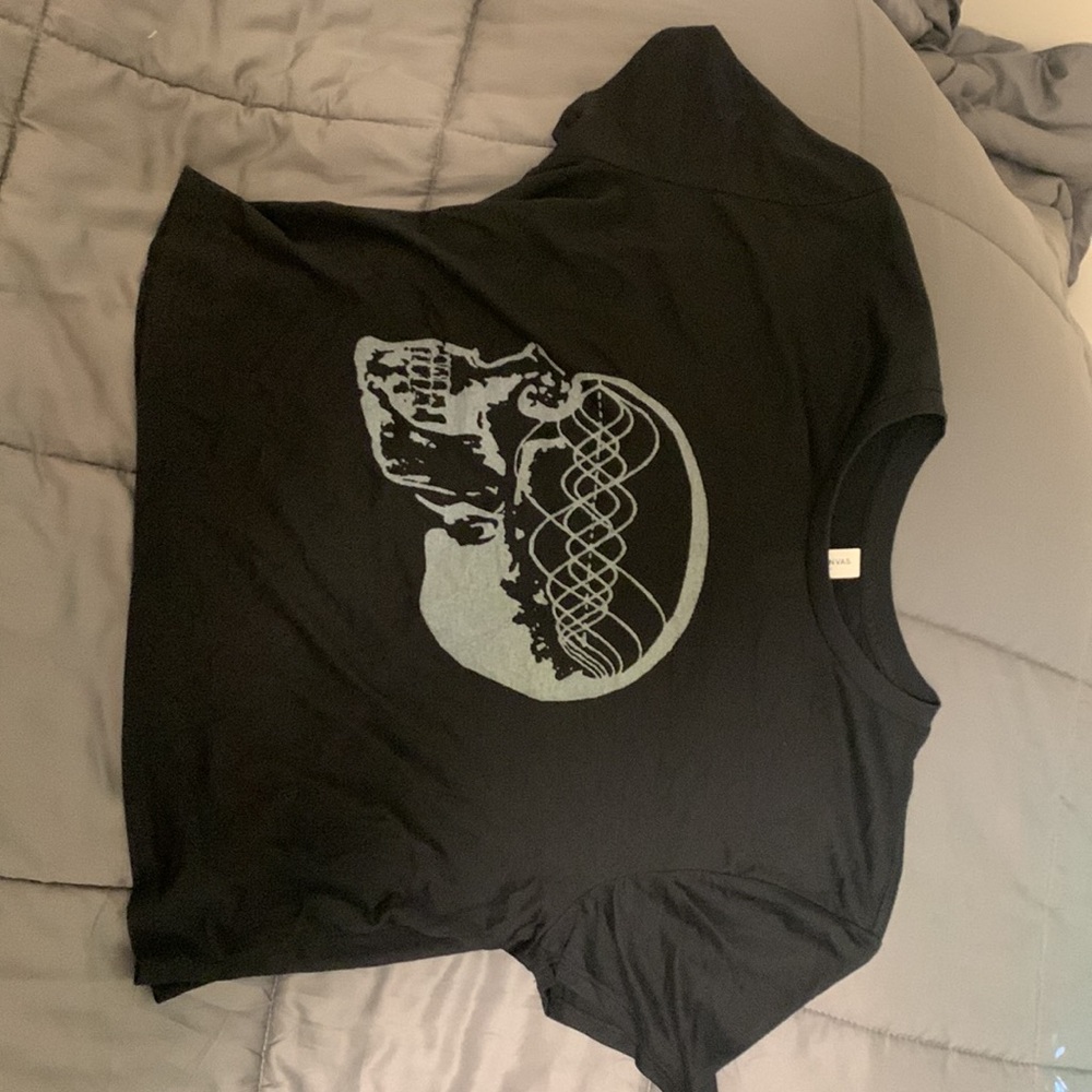 New and unused Music skull crop top women’s Large